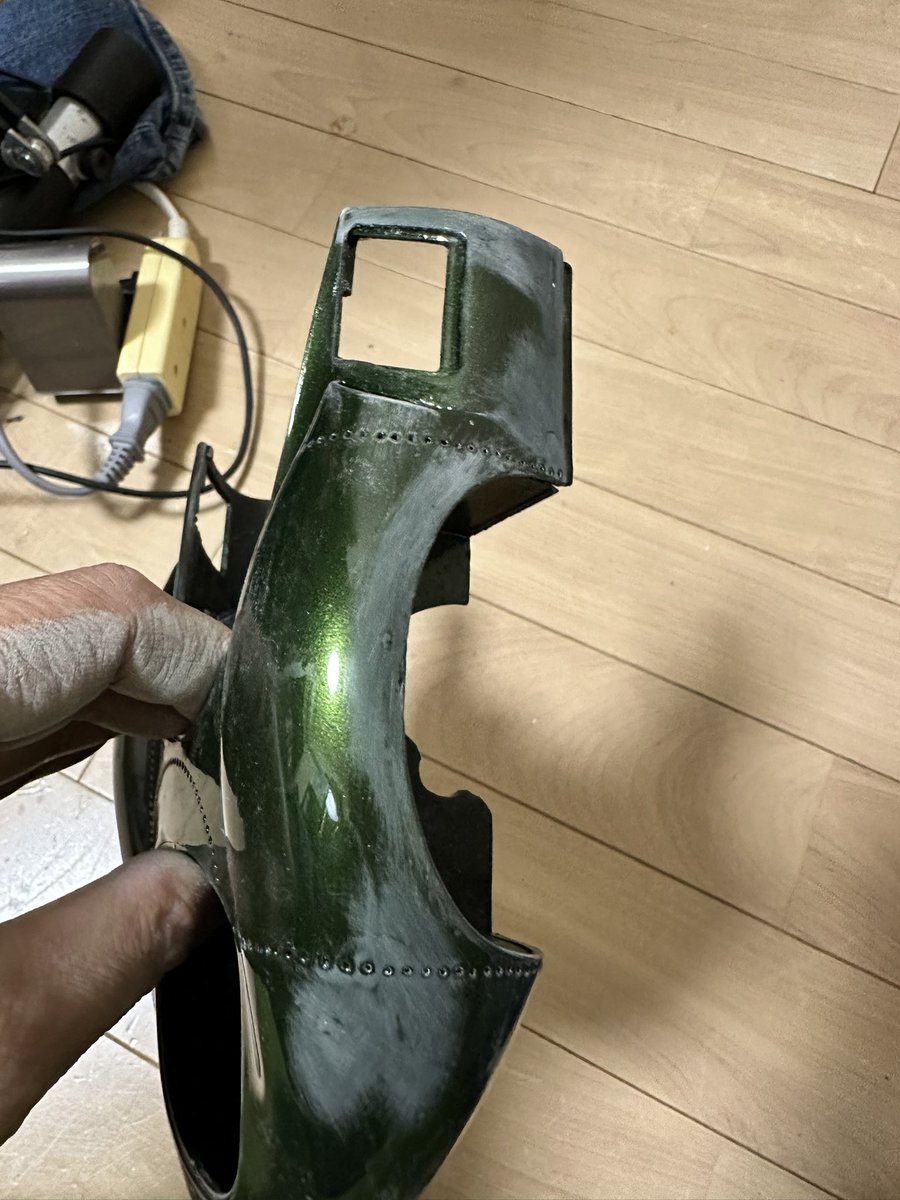 tomoparu's tweet photo. #modelfactoryhiro
#XJ13
私は塗装を終えたつもりでしたが、ドア見切りのエッジのダレが気になったので、サンドペーパーでエッジを再生しました。幸い下地の露出は最小限で済みました https://t.co/lcDpoeAaRz