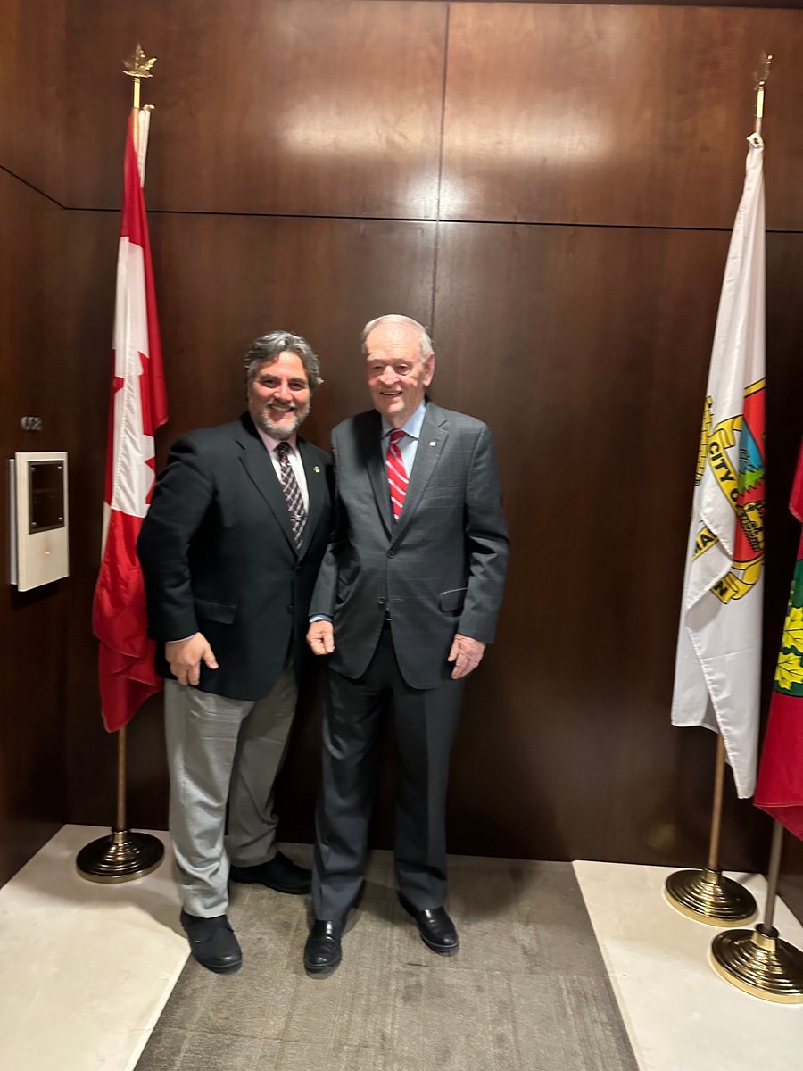 🎂 91 ans aujourd’hui! Jean Chrétien c’est encore un esprit combatif, un exemple à suivre, un visionnaire et un fier Canadien!
Hope to keep your wisdom around for many years to come. You give the example to stand tall, think fast, stay humble, be yourself! 
#jeanchretien