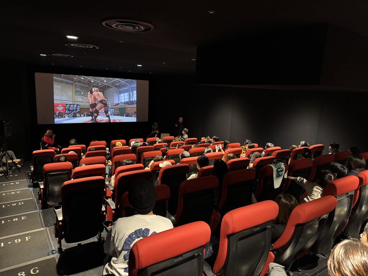 hanakomustang's tweet photo. ファンクラブイベント始まりました🎞️
プロレスラーが生解説中🎙️
2024年個人的ベストバウト
ここでしか聞けないあんな話やこんな話🫢 

#qpro #九州プロレス #ファンクラブイベント https://t.co/cH9Lm6OwOn