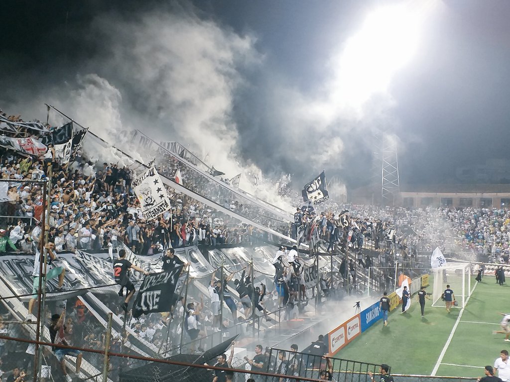 SomosOlimpia's tweet photo. Celebremos el privilegio de ser  Olimpistas y de formar parte la mejor hinchada del planeta... Feliz día a todos 🤍🖤🤍 https://t.co/s2svvGZnuX