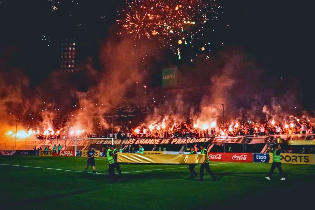 SomosOlimpia's tweet photo. Celebremos el privilegio de ser  Olimpistas y de formar parte la mejor hinchada del planeta... Feliz día a todos 🤍🖤🤍 https://t.co/s2svvGZnuX
