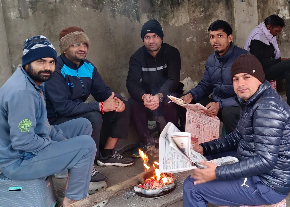 इग्नू के क्षेत्रीय सहायक निदेशक आदरणीय डॉ. कानाराम जी रैगर सहित मित्रों के साथ आज सुबह जयपुर में चाय पर चर्चा, विश्वविद्यालय की पुरानी यादे ताजा की | वास्तव में बुद्धिजीवी साथियों में बैठना सार्थक रहता हैं |
<a href="/DrKRRAIGAR/">DR. KANA RAM RAIGER</a> <a href="/DrRamSinghSamot/">Dr.Ram Singh Samota</a> <a href="/DrDeenDayal_/">Dr. Deen Dayal Saini</a> <a href="/GodaraNr/">Dr. N.Ram</a>