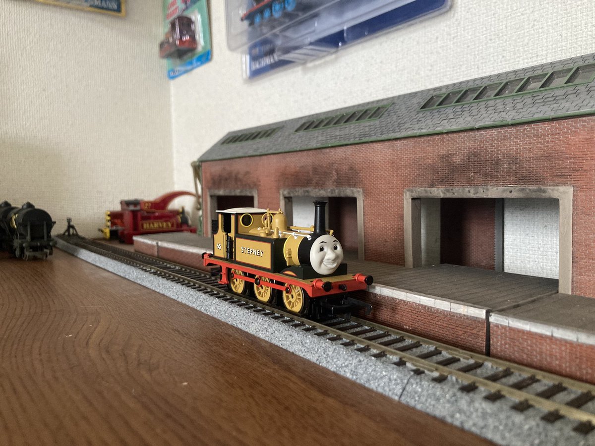 hornbyのステップニー届いた
ブレーキパイプはないけどちゃんと走るので満足！