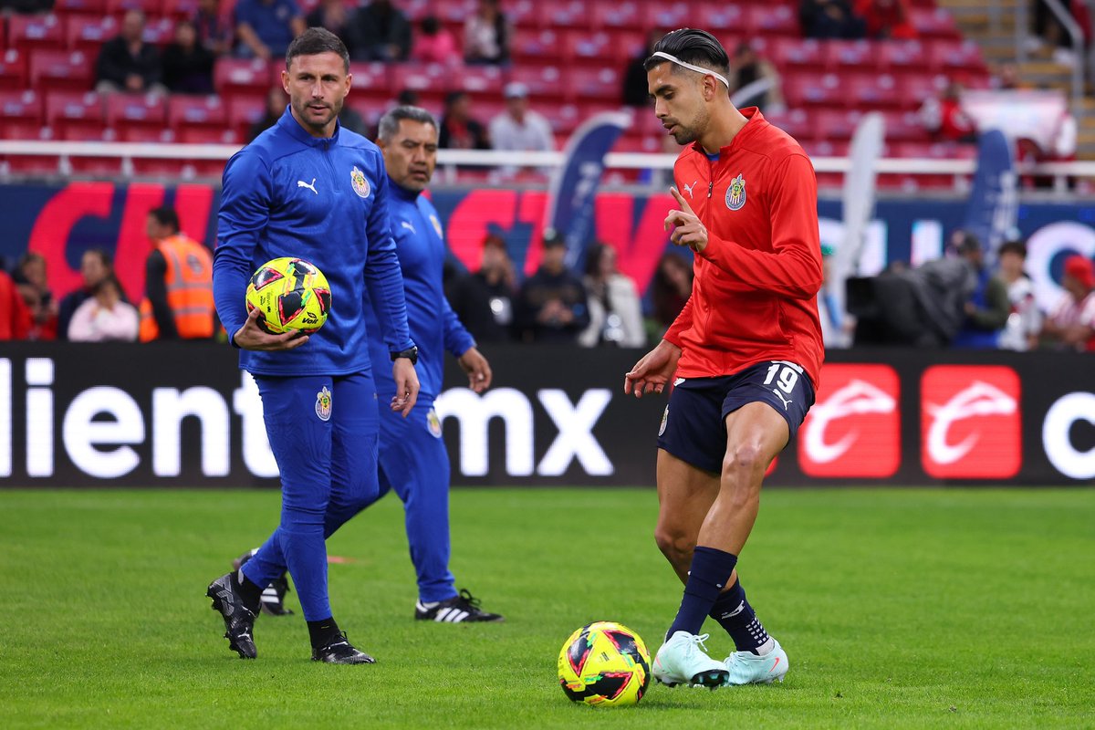 Primeros +3 del año en nuestro fortín <a href="/EstadioAKRON/">Estadio AKRON</a> 🏟️! Victoria de grupo bien trabajada y portería a cero. Orgullosos del esfuerzo de todo el equipo. Ahora toca seguir con el proceso de crecimiento, el trabajo duro y el sacrificio diario. No hay otro camino! <a href="/Chivas/">CHIVAS</a> #Uniónchivas