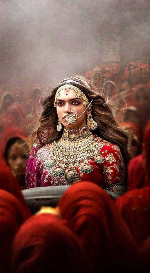 इतिहास इस बात का 
साक्षी रहा है कि 
स्त्रियों सा समर्पण भाव 
पुरुषों में कभी 
रहा ही नहीं
क्योंकि वो आजीवन बंध गई किसी एक से
और 
सिमट गई उनकी संपूर्ण दुनिया 
उसी एक इंसान में 
और रह गई वह बस उसी एक की होकर 
जीते जी 
और मरने की पश्चात भी..!❣️
#संजू
