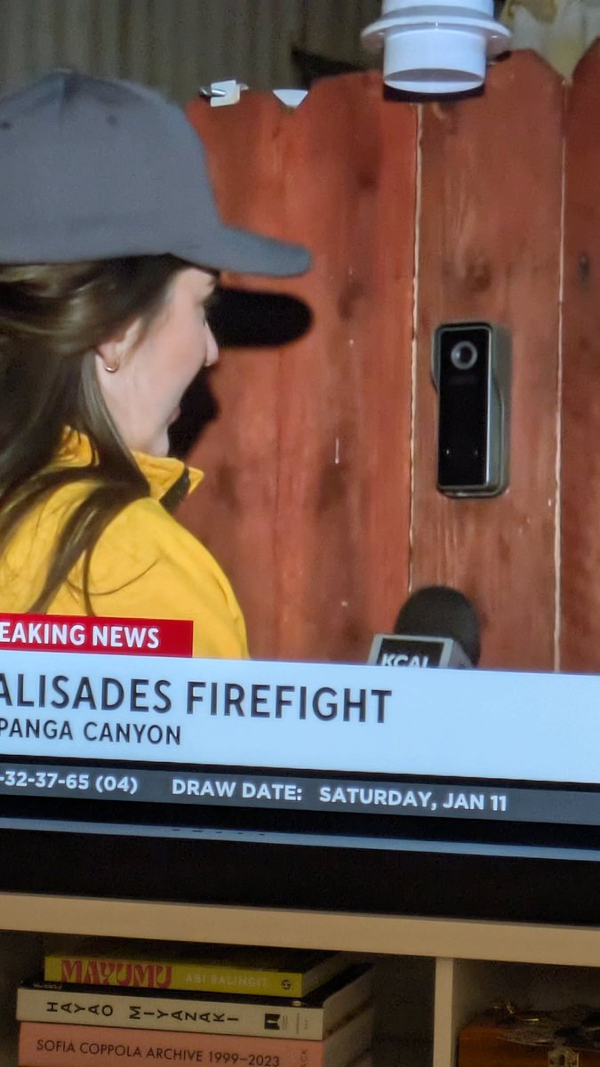 burgerslayerr's tweet photo. She interviewed a ring camera lol #lafires #altadena #EatonFire https://t.co/eLflZQg03k
