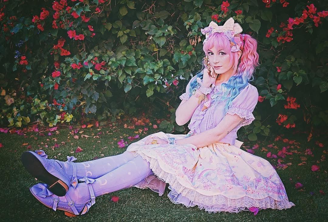 ClaireMax's tweet photo. Post you from a different era https://t.co/6LHuJ8sgxA