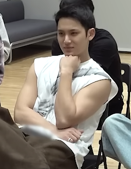 dblechoco's tweet photo. his biceps😍
#MINGYU #SEVENTEEN https://t.co/hwdktqbNZW