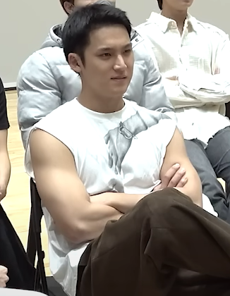 dblechoco's tweet photo. his biceps😍
#MINGYU #SEVENTEEN https://t.co/hwdktqbNZW