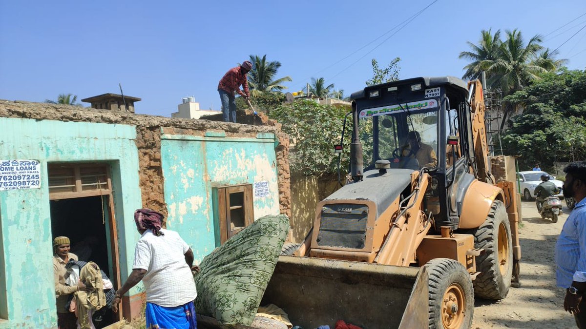 Traffic Advisory :-
Started demolition of buildings at s cross pannatur Railway bridge for Road widening, Traffic movement is very slow commuters please co-operate with us and plan accordingly, Thank you.<a href="/CPBlr/">CP Bengaluru ಪೊಲೀಸ್ ಆಯುಕ್ತ ಬೆಂಗಳೂರು</a> <a href="/Jointcptraffic/">Joint CP, Traffic, Bengaluru</a> <a href="/DCPTrEastBCP/">DCP Traffic East ಉಪ ಪೊಲೀಸ್ ಆಯುಕ್ತರು ಸಂಚಾರ ಪೂರ್ವ</a> <a href="/acpwfieldtrf/">ACP Traffic Whitefield ಎಸಿಪಿ ಸಂಚಾರ ವೈಟ್ ಫೀಲ್ಡ್</a> <a href="/blrcitytraffic/">ಬೆಂಗಳೂರು ಸಂಚಾರ ಪೊಲೀಸ್ BengaluruTrafficPolice</a>