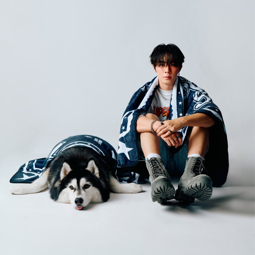 ssupersun's tweet photo. CHILL MODE: ACTIVATED.

SUPER SUN BLANKET

SUPER SUN's NEW SPECIAL COLLECTION
'SHINING STARS'

Available Now
at https://t.co/Y7jOQgkz4s

⚠️ Limited to 3 pieces per product per customer for griptoks and varsity jackets
⚠️ Limited to 5 pieces per product per customer for denim bags, blankets, hair clips, hair claws, and T-shirts
⚠️ Shipping starts from 13 JAN 2025
⚠️ For international orders, please provide your information in English

#SuperSun
#SSSHININGSTARS
