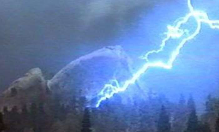 TalkingPicsTV's tweet photo. ⚡ A hiking trip brings a father and son into contact with the force...
⛰️ FORCE ON THUNDER MOUNTAIN (1978) 6am #ChristopherCain #ToddDutson sci-fi #TPTVsubtitles https://t.co/U8wt6qB2HV