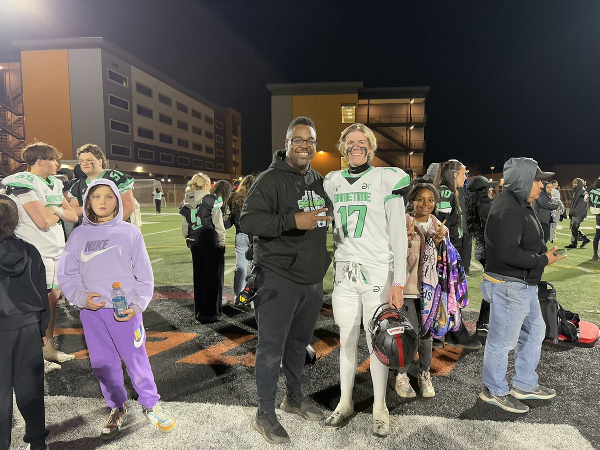 c_mault17's tweet photo. Had an absolute BLAST! At the @GametimeRC  sr bowl! Thank you for everyone that made this happen! @ala_iw_football
@CoachBlueford
@zcooper24
@ALAIW_Athletics
#war #warpaint https://t.co/KrpoVVWYCv