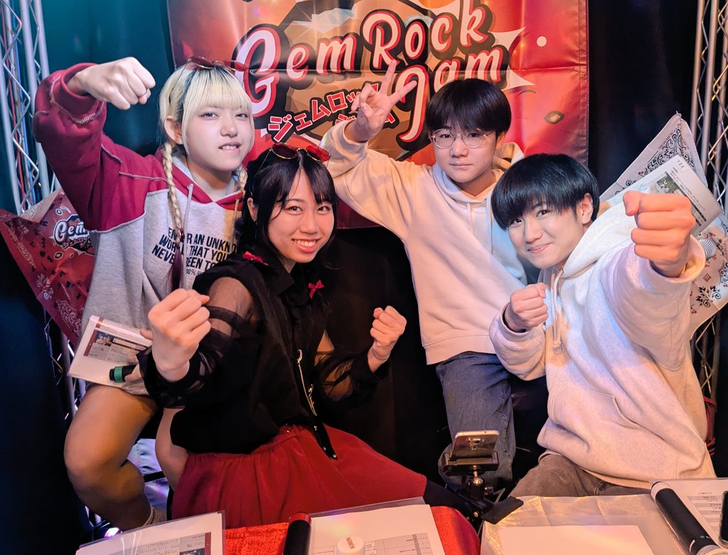 kanon_gitabo's tweet photo. リーダー・サブリーダー合流！
リハーサルなうです！！

16:00～ GRJチャンネルにて生配信✨
皆さん紅組、白組の応援をよろしくお願します🟥⬜️ https://t.co/GIWQlsOI8o
