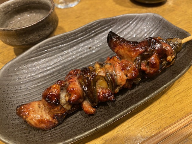 meroom's tweet photo. 久々のデラ会(#パリフワ の「#うなぎ中嶋」<#白山>&#猫のいるバー ・ #新宿ゴールデン街「#4CsBar ROSSO」)#うなぎ #猫 #bar
https://t.co/nlvnqqeJCm https://t.co/BwXmtmDG1l