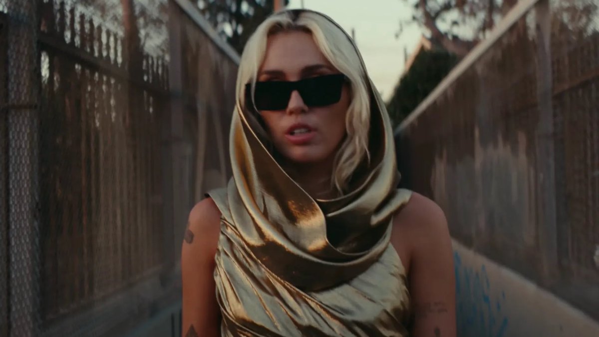 BuzzingPop's tweet photo. 2 years ago today, Miley Cyrus released her smash hit “Flowers”. https://t.co/RQVZkahgB6