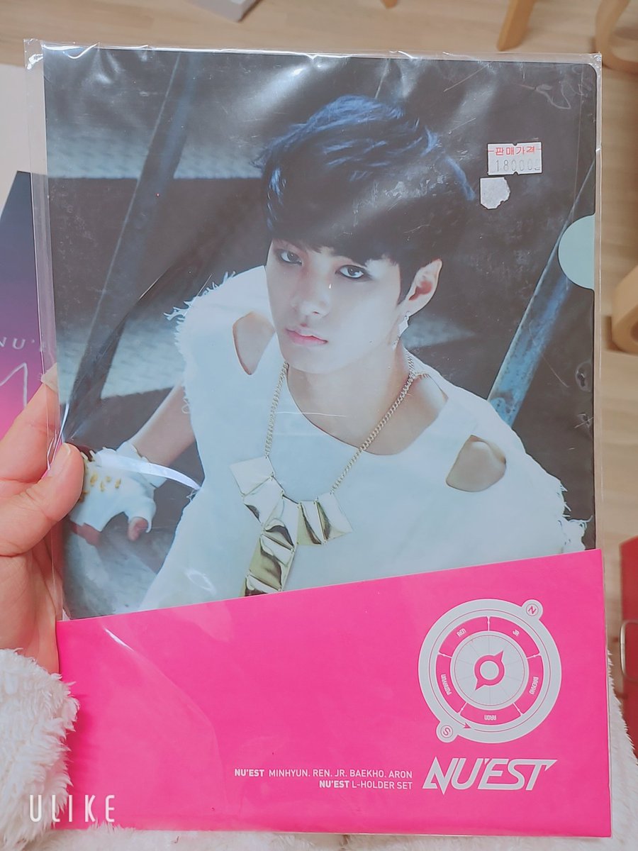 ericatyann's tweet photo. 방 정리중에 아가 종현이 오랜만이야~💕 https://t.co/TrSS9yzwTY