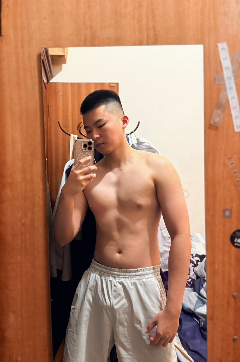 F160e106's tweet photo. 要發什麼可以認識比較多推特的朋友🤣🤣