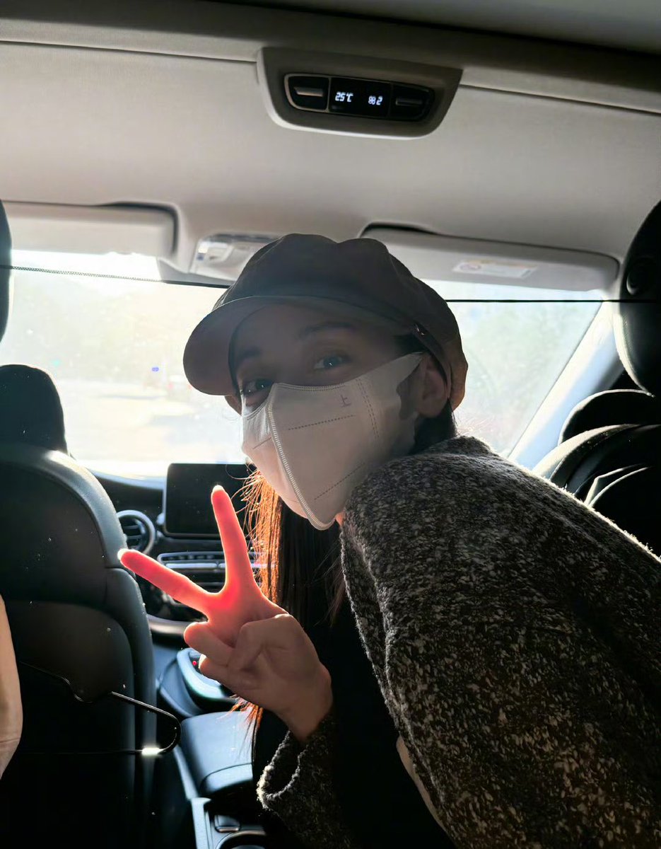 很内向，拍照只比 🙇🏻‍♀️🙇🏻‍♀️