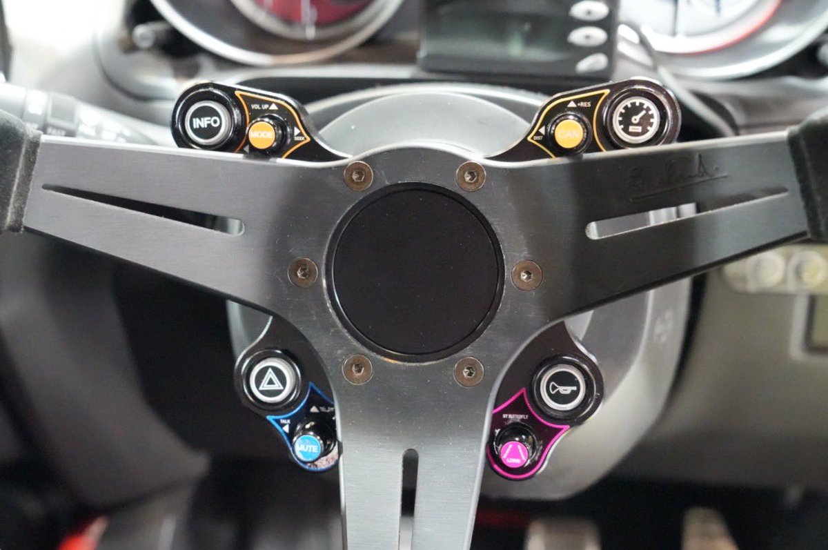 東京オートサロン2025に展示しているAPITの ZC33Sにはナイトペイジャー