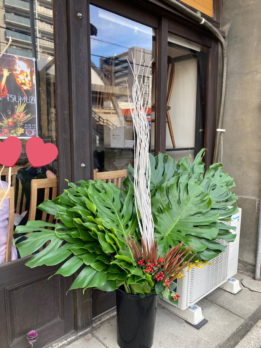 DZ513fTtYo2Yphm's tweet photo. #TSUMUZI さんの演奏会へ行ってきました🎻
#花遊び家紫 さんのお花と古民家の家具屋さんの和のあたたかい雰囲気の空間にギターと5拍子のヴァイオリンが素敵なゆったりした贅沢な時間でした。
#いちごぱん 🍓さんのパンも美味しくて幸せでした🥐
新年なので5拍子の春の海も
https://t.co/VEWpeP3Cjq https://t.co/r8XYkfg0Eb