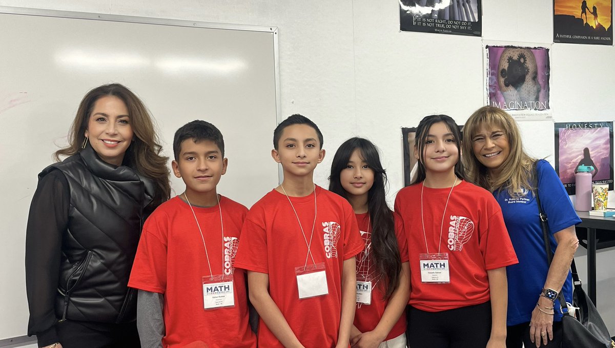 2KatShoPUSD's tweet photo. @PomonaUnified Board Member Dr. Perlman commending students for their participation &amp;great efforts at the #MathFieldDay.Her message -“Everyone is a winner because every one did their very best!”Dr. Perlman &amp; members of the PAA provided additional prizes for 1st place winners! 🏅 https://t.co/9UUJHcbm3D