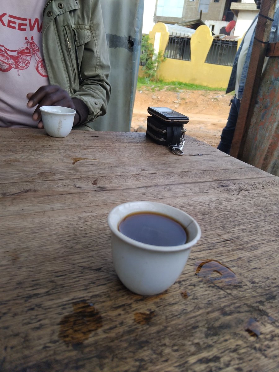 MUUZAVITU12's tweet photo. Huku kwetu mtu akijenga msimu huu ama kununua chuma kari basi cc huwa tuna mwaminia sana tunamuona ni MWAMBA kabisa #MBABE🤛💪 https://t.co/T9pOvIuRhE