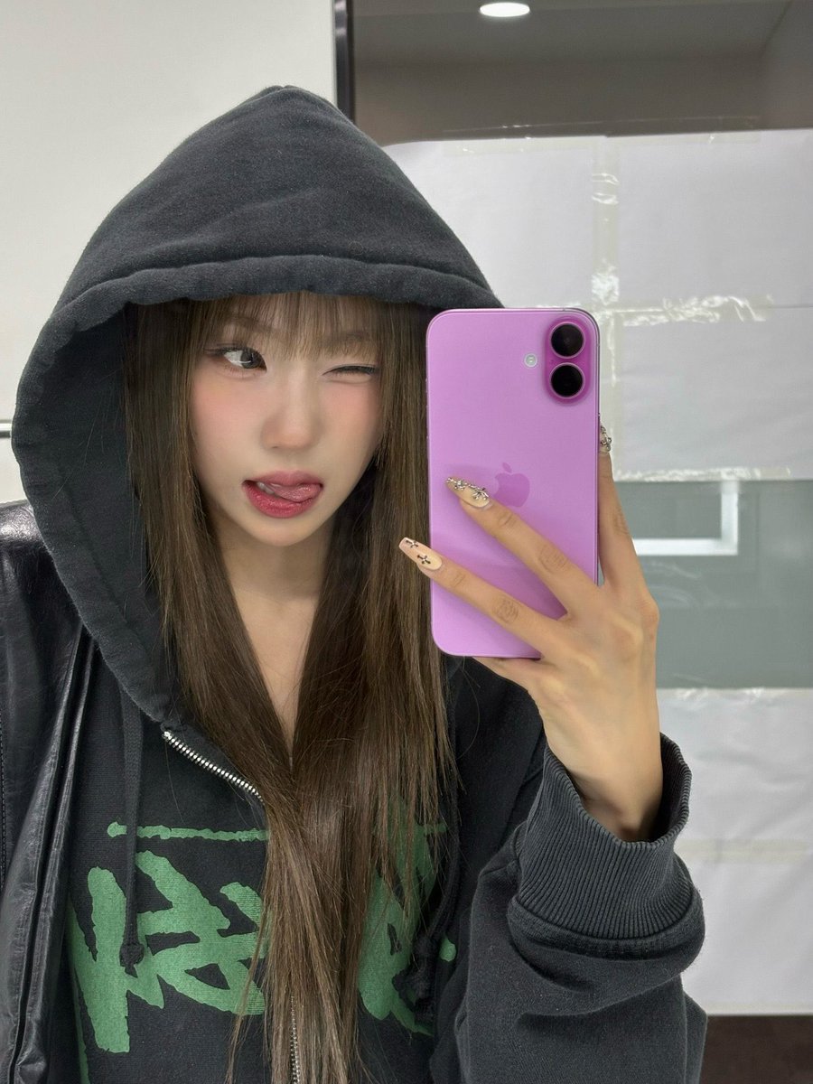 saejungzfeed's tweet photo. jungeun wearing saebi’s clothes in this🥹

🐯 stealing bokdungie's (saebi’s) clothes to wear 😘🍑 https://t.co/ed4fgDqPaH
