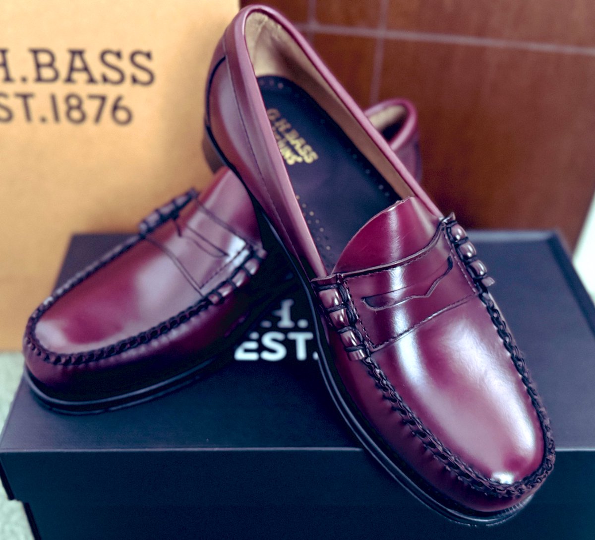 yuchan_pro's tweet photo. G.H.BASSローファーゲット♬
このワインレッドに惚れました🍷
#ghbass https://t.co/egsRre9f3d