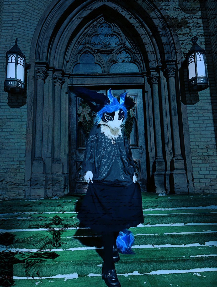 cryophor_'s tweet image. Come to me… 
📸: @fysheii_ 
#furry #fursuit #fursona #gothic
