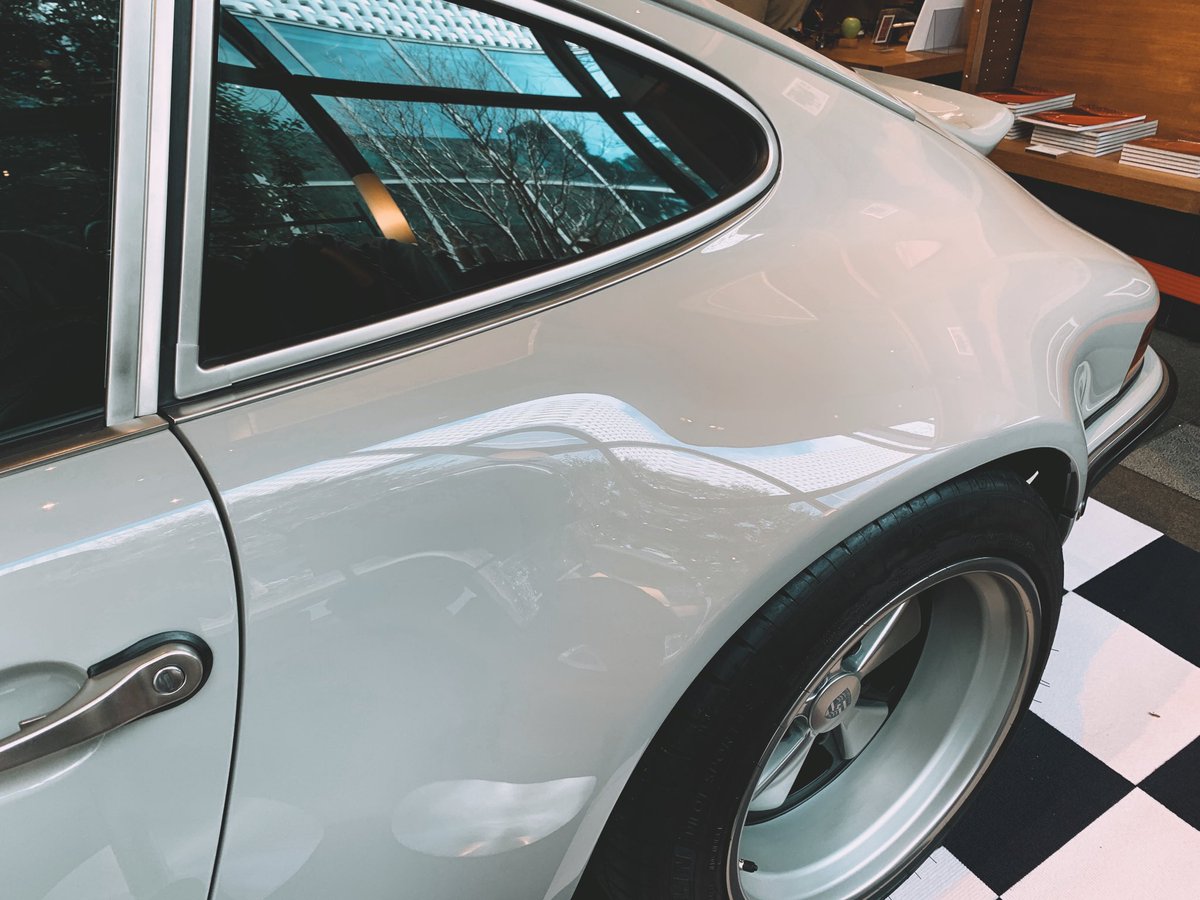 feebly_'s tweet photo. ハァ〜カッコええ😍
@DT_car @Makeup_seisaku #Singer964 #singervehicledesign https://t.co/U2Q99Qf0pD