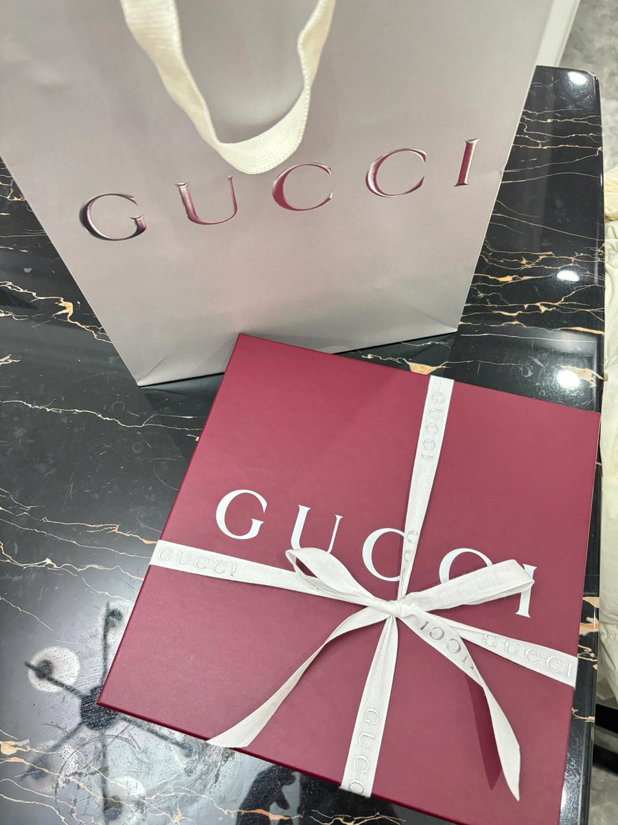Jnydui's tweet photo. Thank you for taking care of me and giving me this gift. I am very happy and surprised🥰 https://t.co/PbVDXWoJwJ