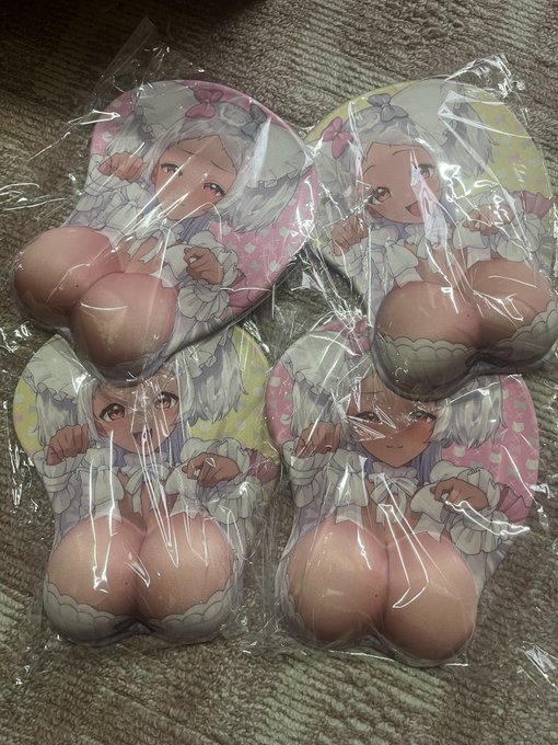 猫吹ケムリちゃんのおっぱいマウスパッド届きましたぞぉぉ

3:1が2:2になってましたがまぁそんなこともあるよね😌

#猫ケムリ 