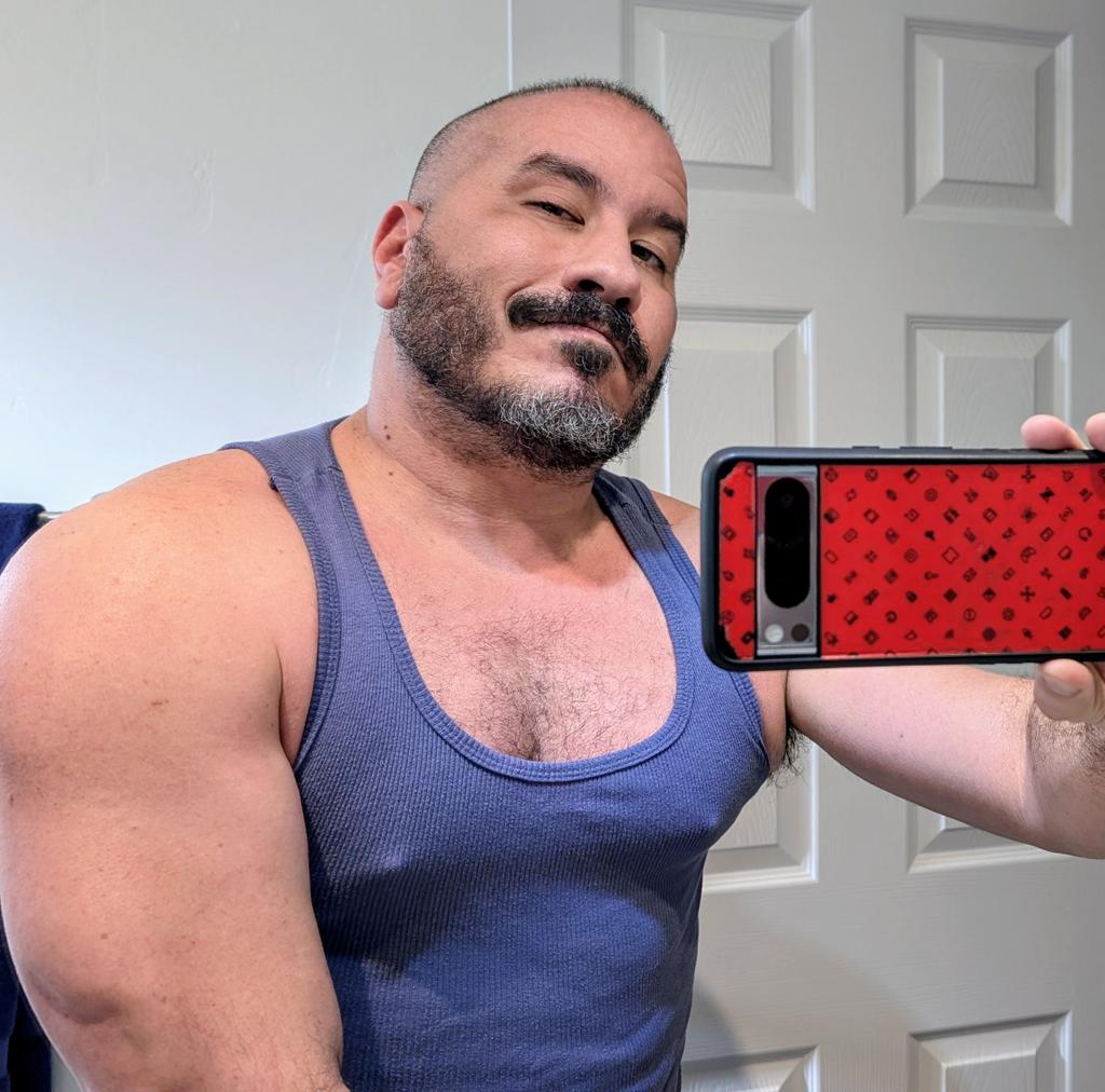 uh....tweet?
#spup  #daddyspup #musclepup #cuddlepup #musclebear #cuddlebear #hairygay #hairygaymen #scruff #scruffy #scruffygay #gaygym #hairymuscle