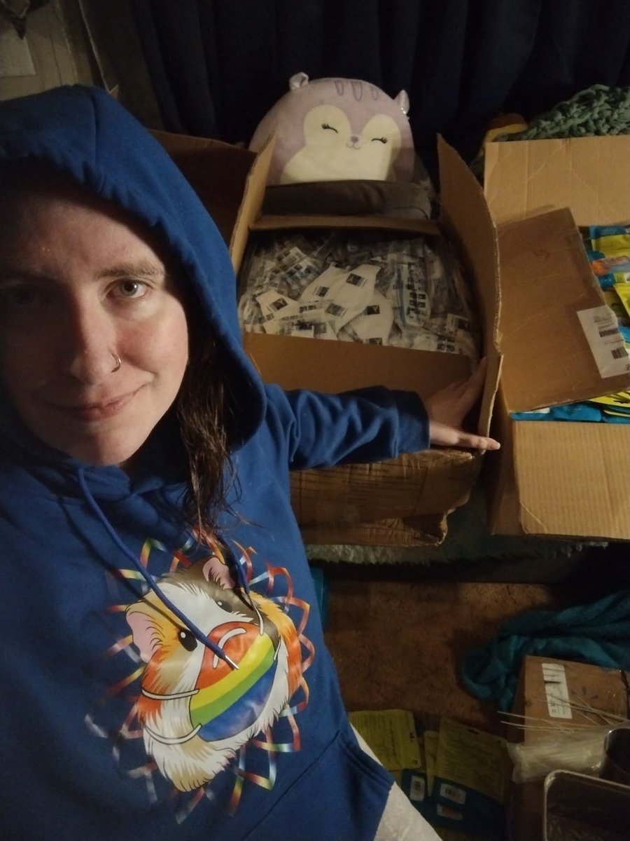 quackduck314's tweet image. Grateful to have connections to medics heading down from Portland to help with the fires in LA, who have specific asks.  Grateful to have a local discord server, and to have stocked up on pandemic supplies over the last few years. Sending ~1000 kids kn95s and ~1000 n95s.