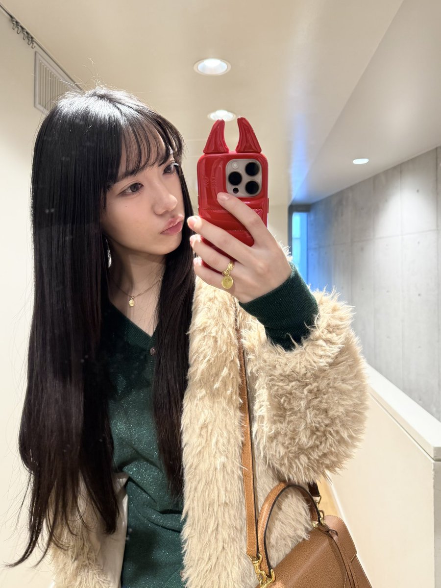ishii_momoka17's tweet photo. 明日はいよいよ
#MISIMALIVE です〜!
歌う曲ね…迷って迷って結局自分が好きなのにしました^_^
ギターも弾くのでお楽しみに🤩 https://t.co/WiF3rUzkoC
