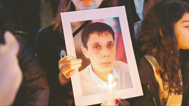 Mazen Hammada'yı istihbarat Suriye'ye çekmiş

Suriyeli aktivist Mazen Hammada’nın, Esed rejimi tarafından görevlendirilen bir istihbarat elemanının tuzağına düşerek 2020 yılında Hollanda’dan Suriye’ye geri götürüldüğü ortaya çıktı. Hammada, Suriye’ye döndükten sonra rejim güçleri