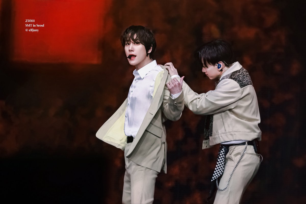 ELF_001117's tweet photo. 丨𝟐𝟓𝟎𝟏𝟏𝟏 / 𝑺𝑴𝑻𝑶𝑾𝑵 𝒊𝒏 𝑺𝒆𝒐𝒖𝒍 丨

넌 Devil 뜨거워

🔥’’’

▪️
#SUPERJUNIOR #SMTOWN #슈퍼주니어 #규현 #은혁 #KYUHYUN #EUNHYUK https://t.co/rfH9uASVIN