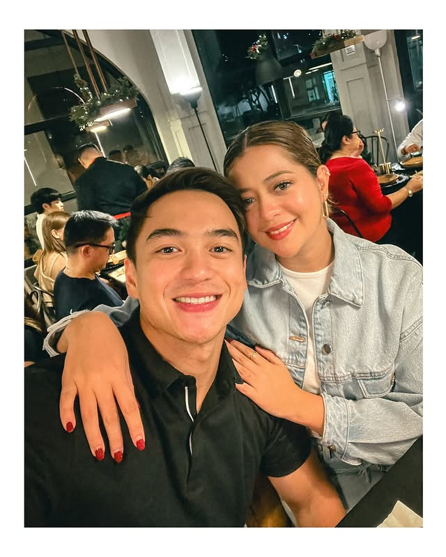 News5PH's tweet photo. HAPPY TUMMY, HAPPY HEART!

Ilang retrato ni #DominicRoque kasama si #SueRamirez at ilan sa kanilang celebrity friends mula sa isang dinner date. #News5

📸: Dominic Roque/Instagram https://t.co/yIngrTWGJI
