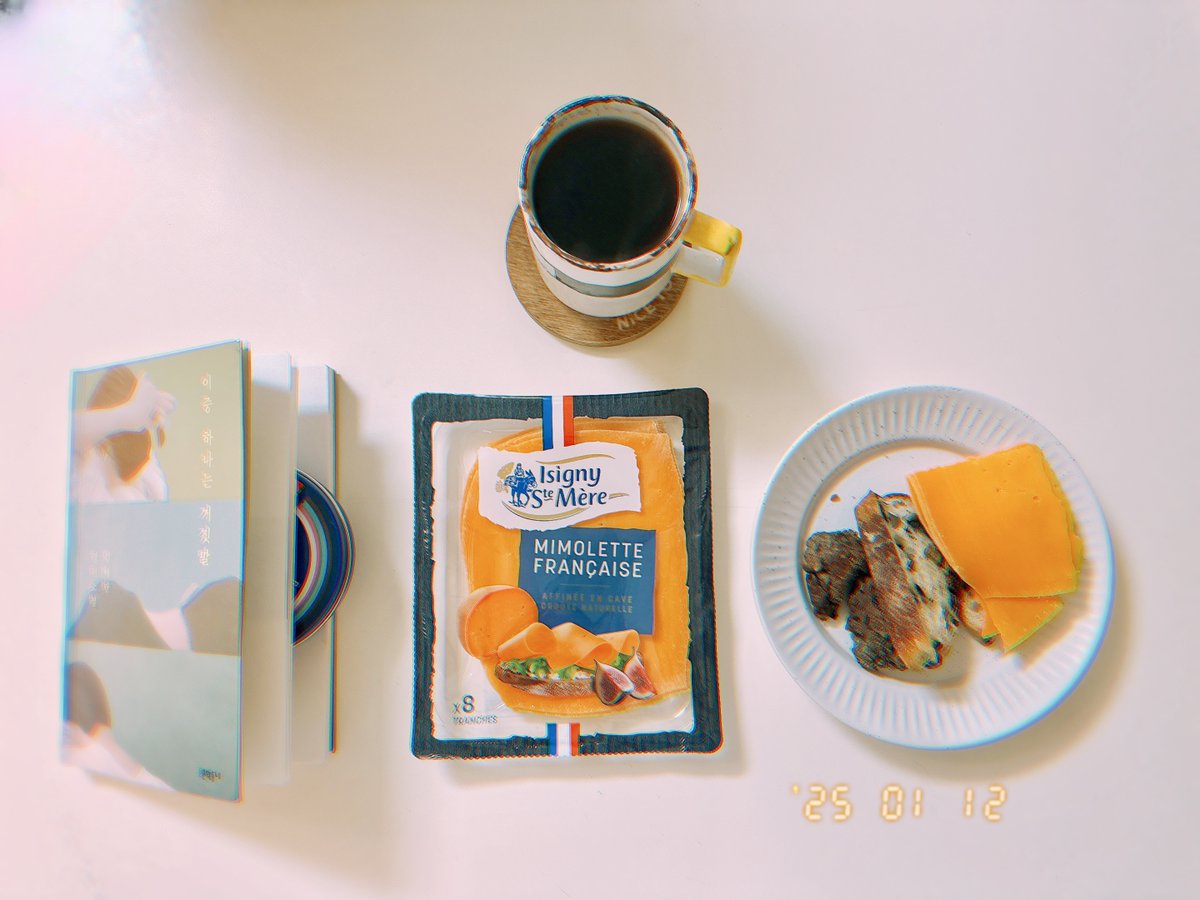 DrewVanilla_'s tweet photo. 🧀 이즈니 미몰레뜨 치즈=천국의 맛 w 커피 2샷 💆🏼♀️
#sundayvibes #EatDrinkRead 🧀☕️📚
#미몰레뜨 #Mimolette 🧀 https://t.co/rMN9GbspA0