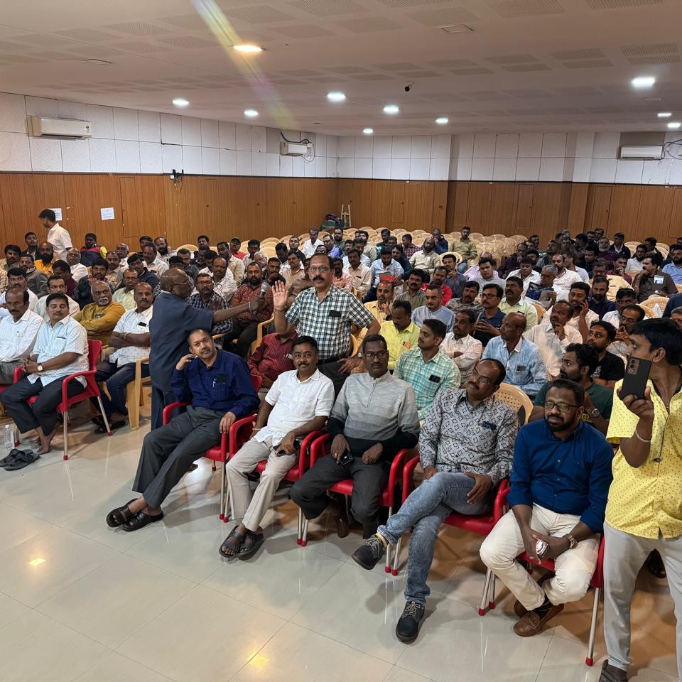 aicpdf_official's tweet photo. An influential meeting was organized by @AICPDF, marking the start of the 'Hum Hai, Hum Rahenge' nationwide campaign from #Bangalore. The event brought together #FMCG distributors to discuss critical #challenges and opportunities in the industry. The National President, Mr. @dhairyashil09 , addressed the gathering with valuable insights and a roadmap for #collective progress. With the active participation of the Karnataka FMCG #Distributors Welfare Association, this meeting highlighted the importance of unity and collaboration among distributors to strengthen the industry's voice and tackle pressing issues. A proud moment for all #stakeholders involved.

@CAITIndia @AIOCD1975 @AiocdD @swadeshimanch @AimraIndia @AIOVA3 @FADA_India @praveendel @BCBHARTIA @PTI_News @PiyushGoyal @PMOIndia @mansukhmandviya @smritiirani @ashwani_mahajan @PraharResponse @kedarleleind @HUL_News @ITCCorpCom @DaburIndia @Nestle @ThisIsReckitt @BritanniaIndLtd @CP_News @maricobuzz @Wipro @ProcterGamble @RILretail @CocaCola_Ind @CP_N

#Hum_Hai_Hum_Rahenge #AICPDF #FMCG #Distributors #IndustryLeadership