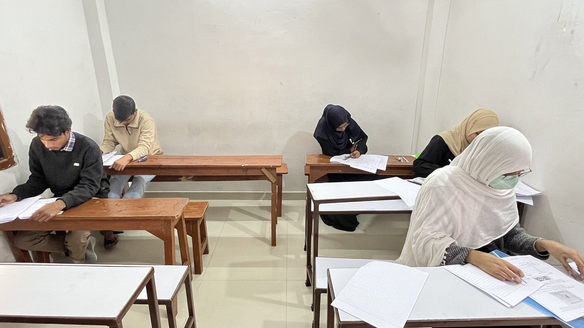 AkbarClasses's tweet image. Test Day Highlights at AKBAR CLASSES! 🌟
We conducted our First Major Test for Class 10 (Maths Standard) today. The 3-hour exam challenged students with a variety of questions, fostering logical thinking and problem-solving skills.
“Building confidence through every test.”
📸
