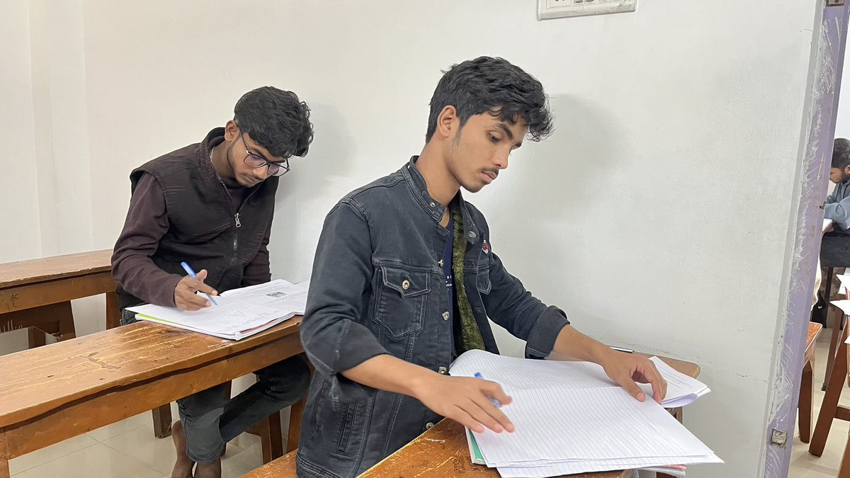 AkbarClasses's tweet image. Test Day Highlights at AKBAR CLASSES! 🌟
We conducted our First Major Test for Class 10 (Maths Standard) today. The 3-hour exam challenged students with a variety of questions, fostering logical thinking and problem-solving skills.
“Building confidence through every test.”
📸