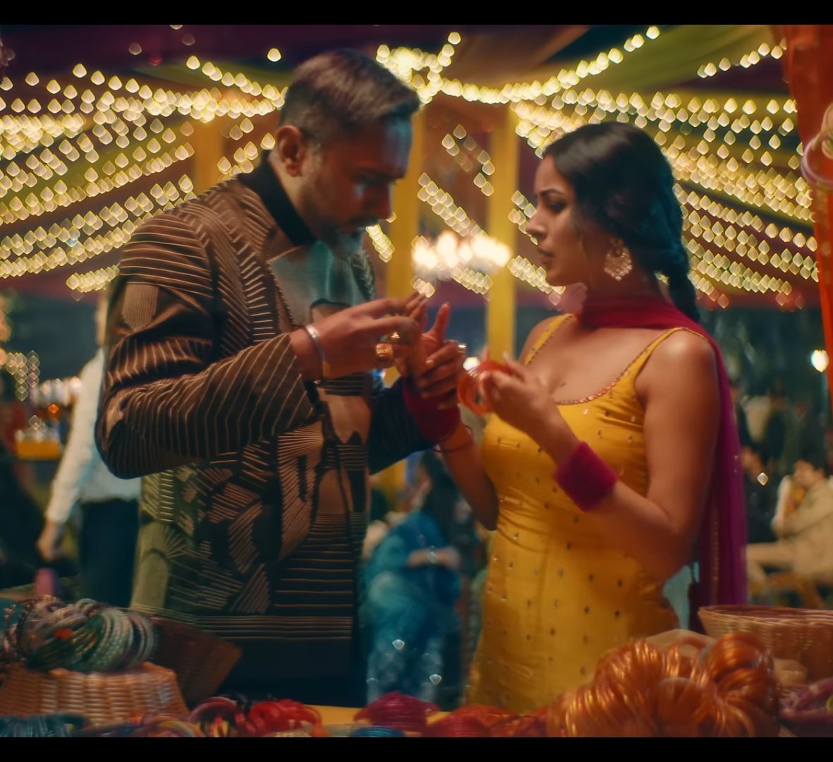 She killed it, hee expression was on point as always 🥵

Their chemistry was screaming 

#ShehnaazGill #SheesheWaliChunni #YoYoHoneySingh 

Shehnaaz X Yoyo