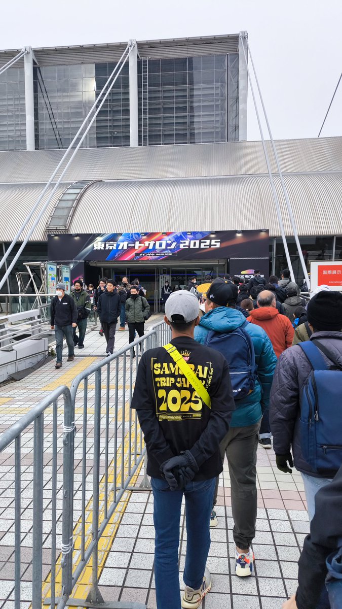 ARAW_JP's tweet photo. オートサロン2025参戦してきましたっ🫡

ご挨拶させていただいた方、ありがとうございました。
本年もよろしくお願いいたします！

濃い展示がたくさんあり、帰りにはなぜか両手がいっぱいでした(買いすぎ) https://t.co/CHQ4Bsp7pt