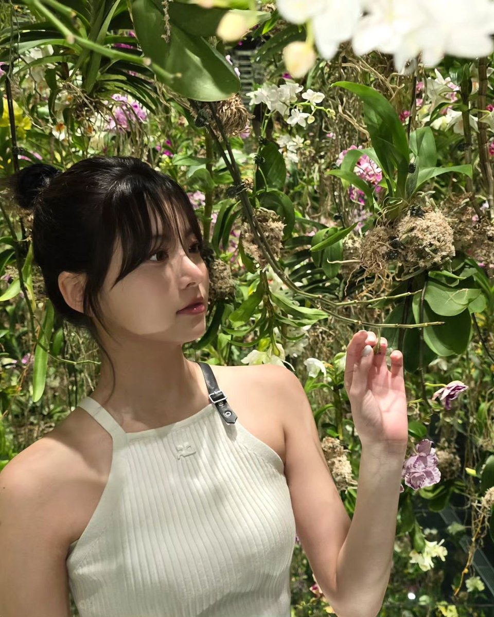 stepping into a world where flowers hang like chandeliers and the floor turns into a magical mirror. half fairy, half daydreamer, and 100% in love with this vibe. 😶‍🌫️