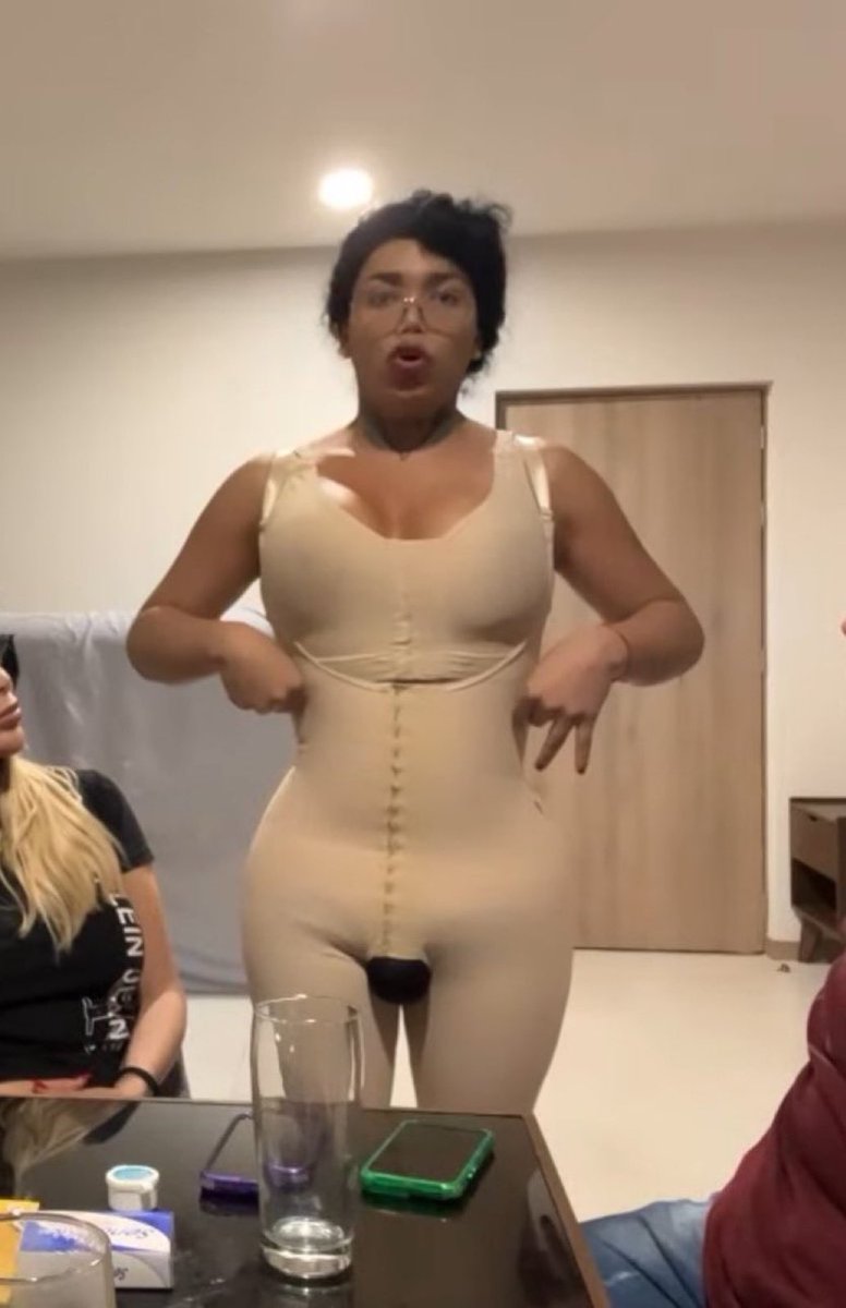 Paola Suárez un poco inflamadita de los labios de abajo 

cuerpo cuerpo cuerpo