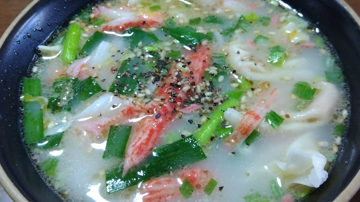 dadan0307's tweet photo. 2025-01-12
今日のまったりランチは『チーズ香る!中華風かにかま＆ニラのワンタン春雨スープ』を作りました～!(^^)!
#おうちごはん
#自炊
#料理好きな人と繋がりたい
#中華
#中華スープ
#ワンタンスープ
#春雨スープ
#かにかまスープ
#チーズスープ
#ニラスープ https://t.co/FvZiuBMiah