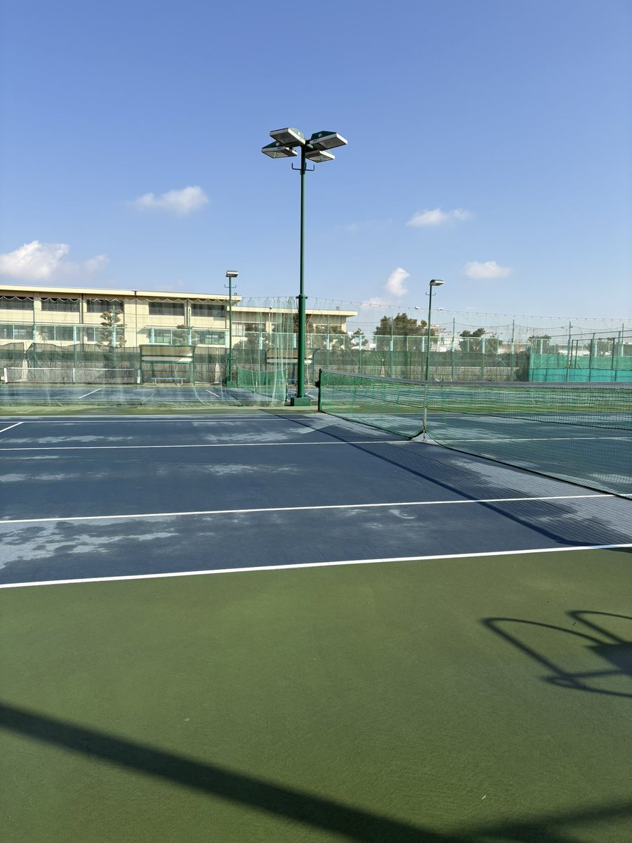kiyoa212's tweet photo. 遅まきながら、本日、今年初テニス🎾
陽射しが暖かく快適
Youtubeでテニスレッスン見てから挑みました〜
期間開いたので変な癖が抜けたのか快調！
テニス後のランチは自作焼きそば
野菜パック１袋ともちもち中太麺2玉
ご馳走様〜 https://t.co/WMfXpQJ8p2