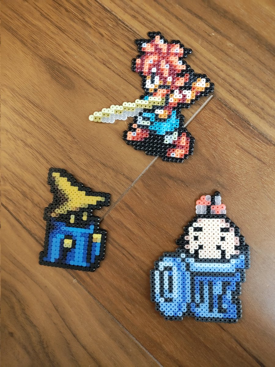 進捗がやばい。。。早く進めねば。
初めてクロノトリガーとFFのキャラ作ったけど、ゲームごとにドットの打ち方や色使いに特徴あるなって思いました。
#アイロンビーズ